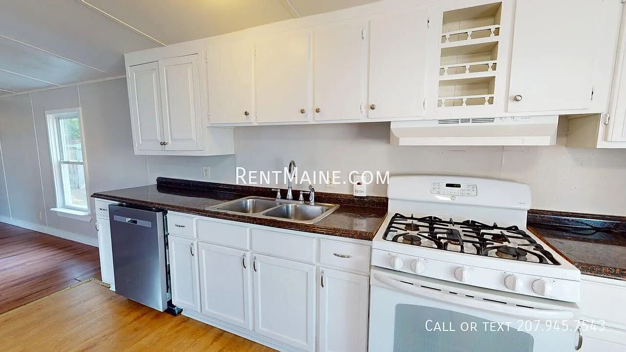 3 bed, 980 sqft, $1,290 — Photo 1