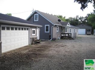 1820 Barnes Rd, Cherokee, IA 51012