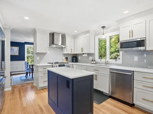3 Mauriello Dr, Stoneham, MA 02180