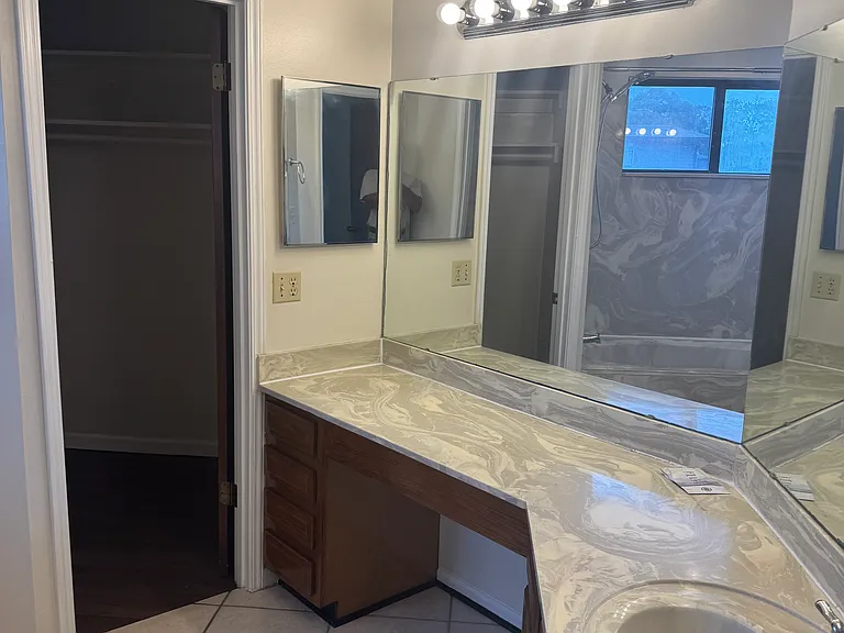 MASTER BATH/ WALK IN CLOSET