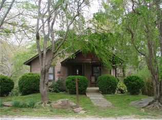 25 Flat Top Mountain Rd, Fairview, NC 28730