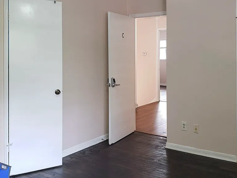 Poplar Grove Dr — Photo 8
