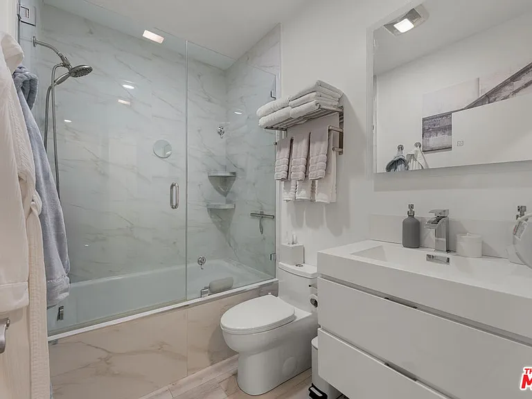 8601 W West Knoll Dr #5 — Photo 21