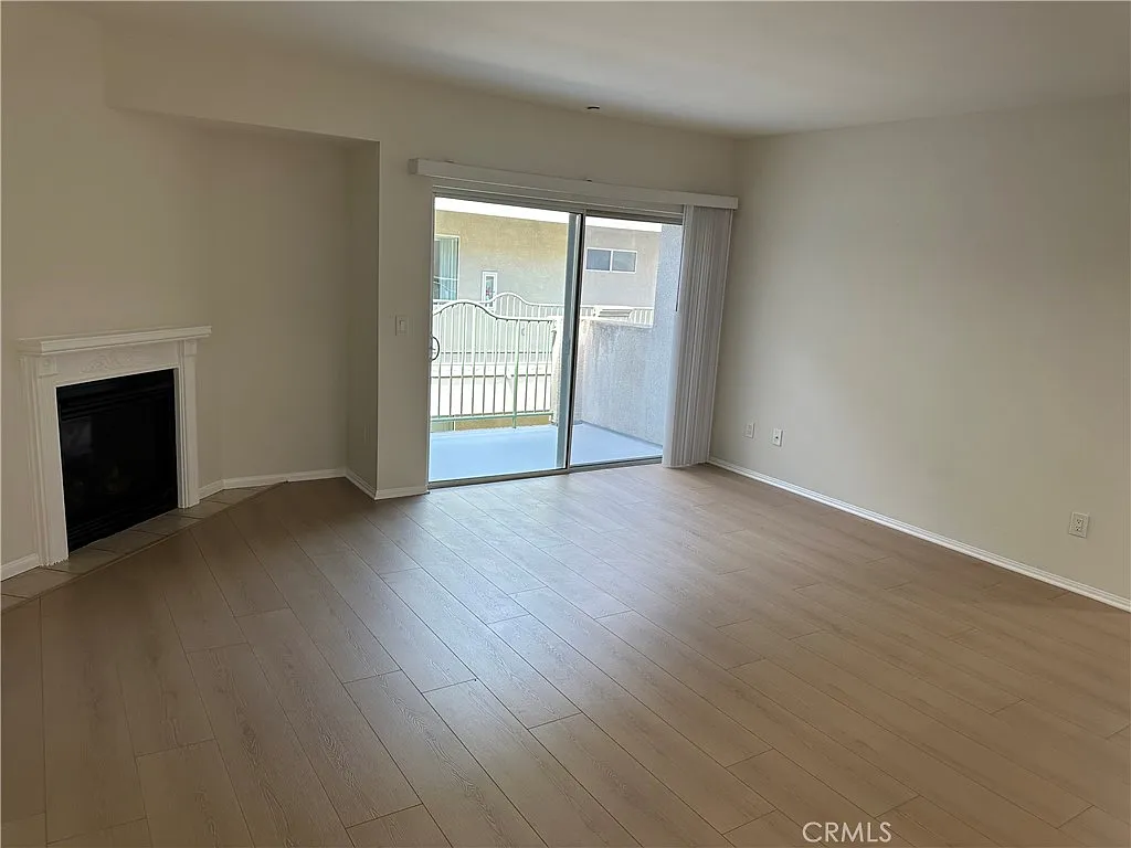 3 bed, 1420 sqft, $2,795 — Photo 3
