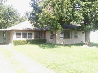 1605 S Jefferson Ave, Aurora, MO 65605