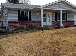 109 Lake Ridge Dr, Saint Peters, MO 63376