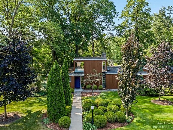 3rd image of 1336 Glendaloch Cir