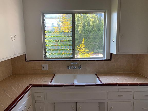5th image of 356 N Hayworth Ave #9