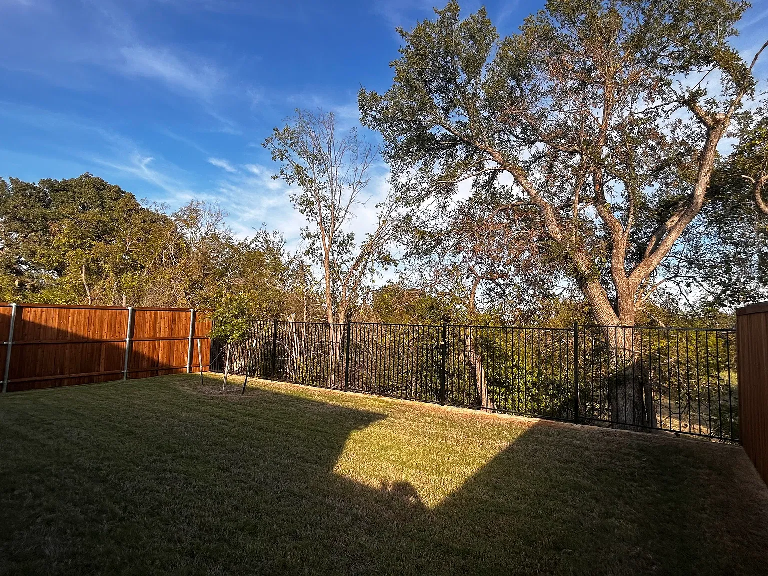 3 bed, 1266 sqft, $2,099 — Photo 2