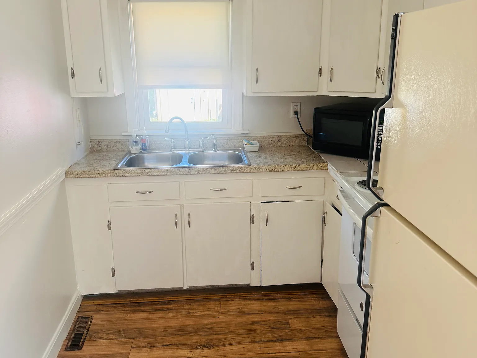 2 bed, 650 sqft, $1,700 — Photo 2