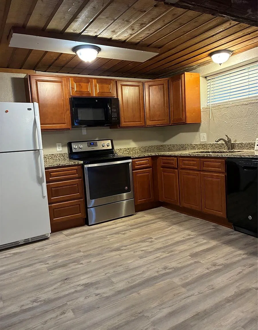 Single Family Home — Photo 4