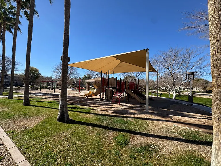 4062 E Windsor Dr — Photo 12