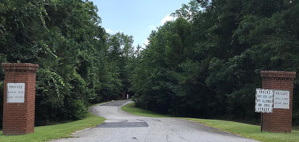 2nd image of 305 Hillridge Cv