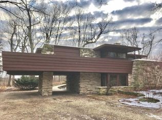 N52W21765 Virginia Ln, Menomonee Falls, WI 53051