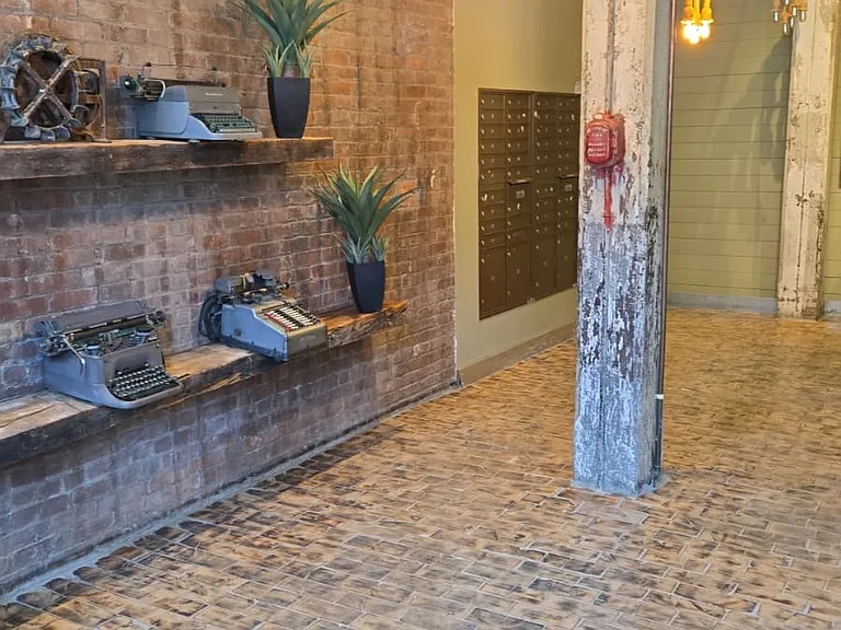 294 Graham Ave #2L — Photo 11