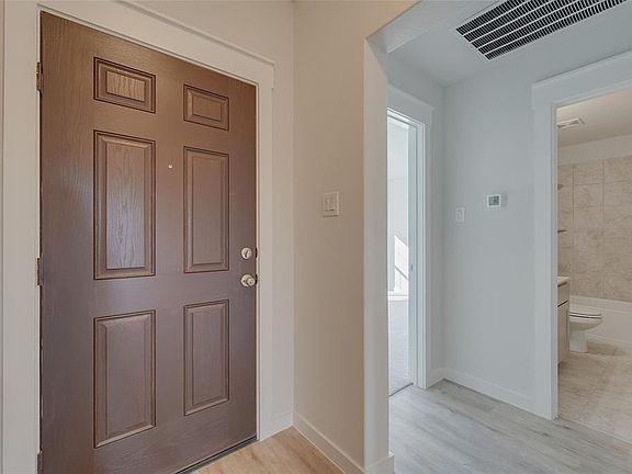 4th image of 2502 Castle Ridge Dr