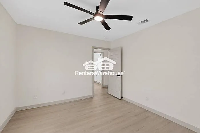 710 Worcester Ln — Photo 36