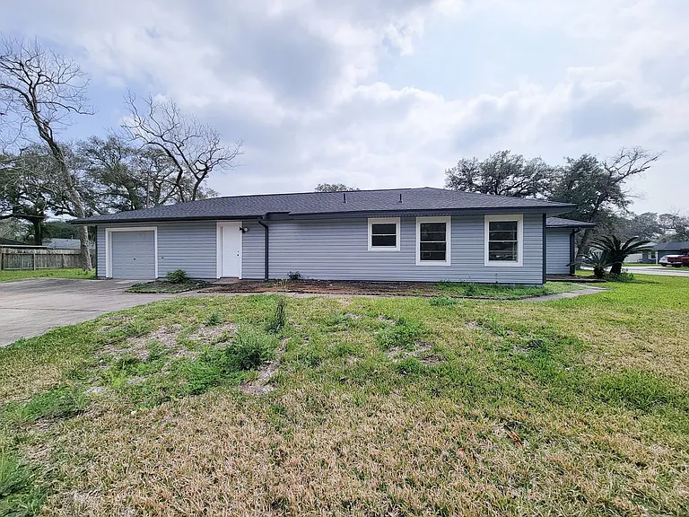 301 Cypress St — Photo 38
