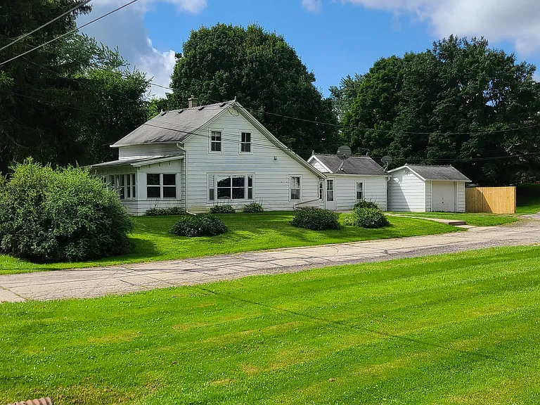 2653 S Mayfield Rd — Photo 2