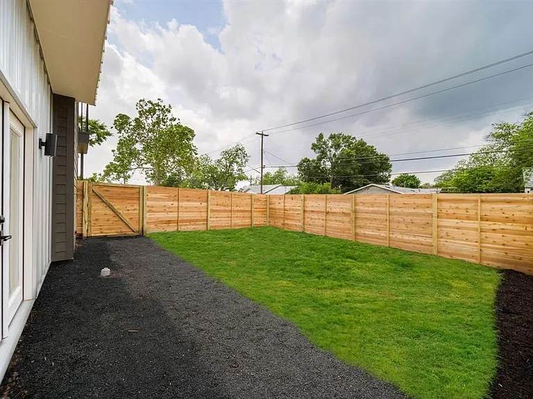 8507 Hathaway Dr #B — Photo 13