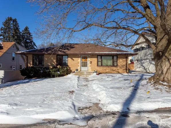 3085 Kaufmann Ave, Dubuque, IA 52001