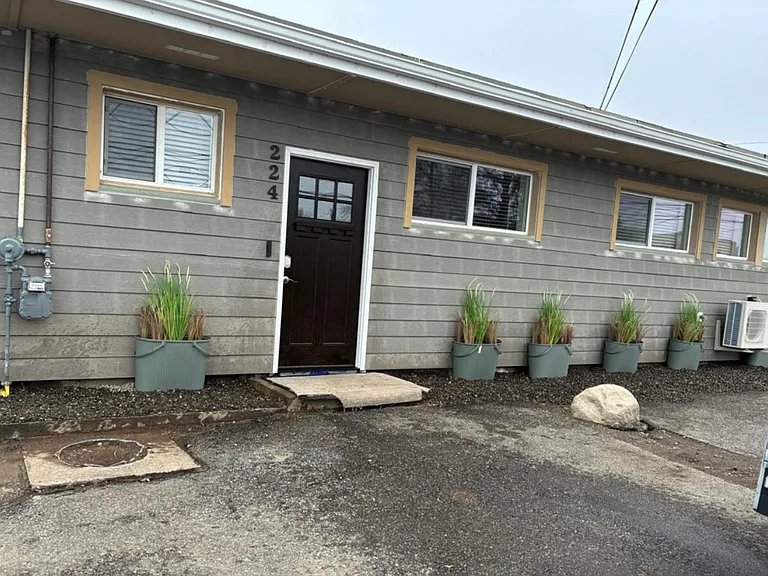 224 W Main St — Photo 9
