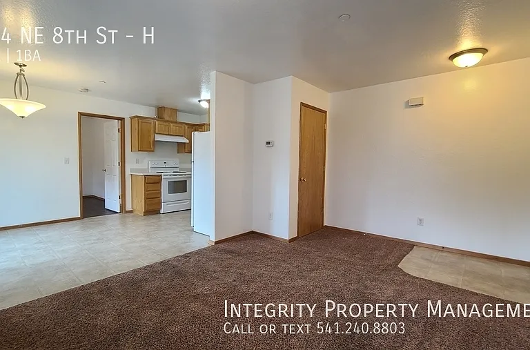 704 NE 8th St #H — Photo 4
