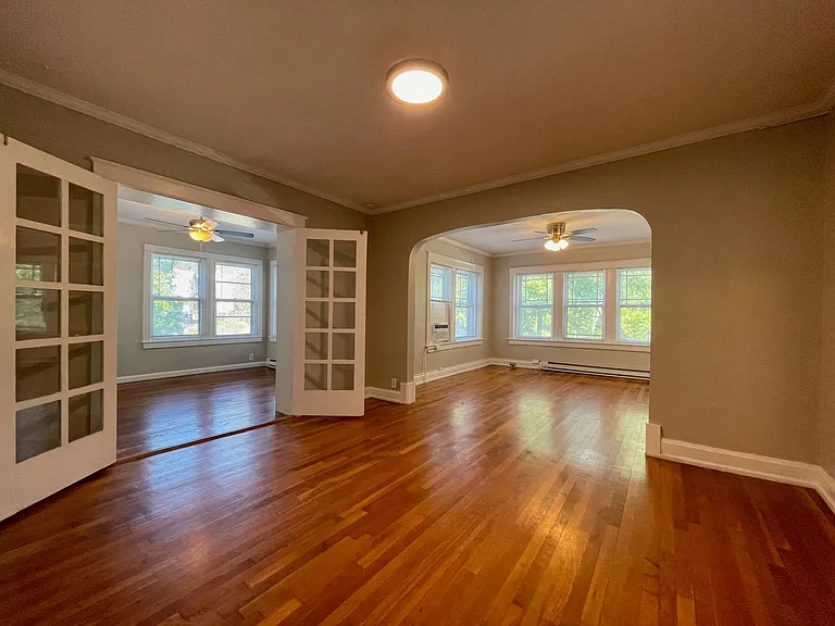 Valentine Place Apartments — Photo 24