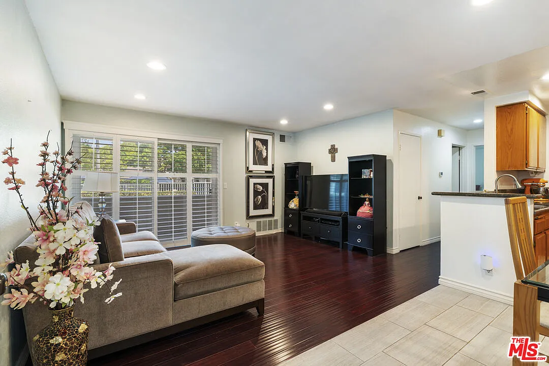 2 bed, 1.0 bath, 845 sqft, $2,900 — Photo 4