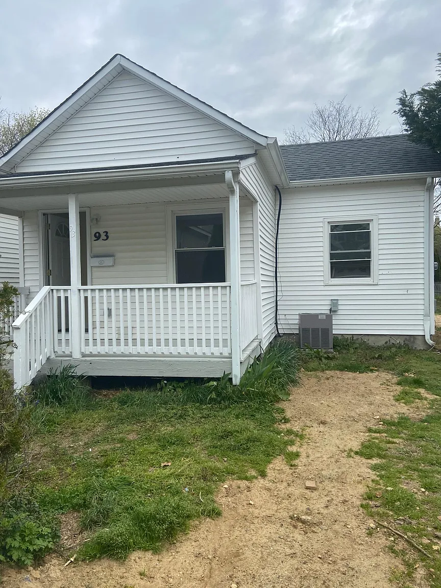 93 Laurel St photo 1