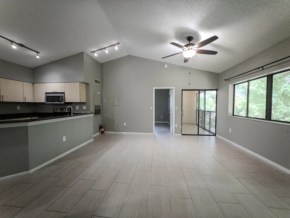 2550 SW 18th Ter #1606