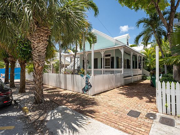 2nd image of 524 Margaret St #201