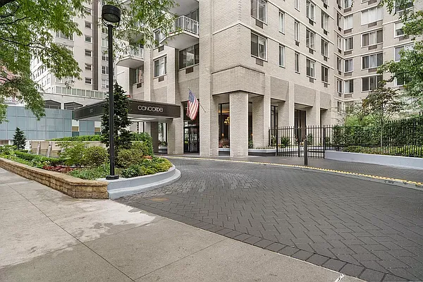 Rented by Highline Residential | media 44