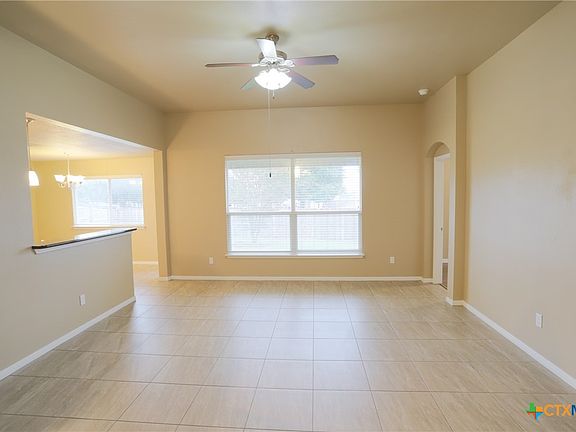 4th image of 425 Emerald Ridge Dr