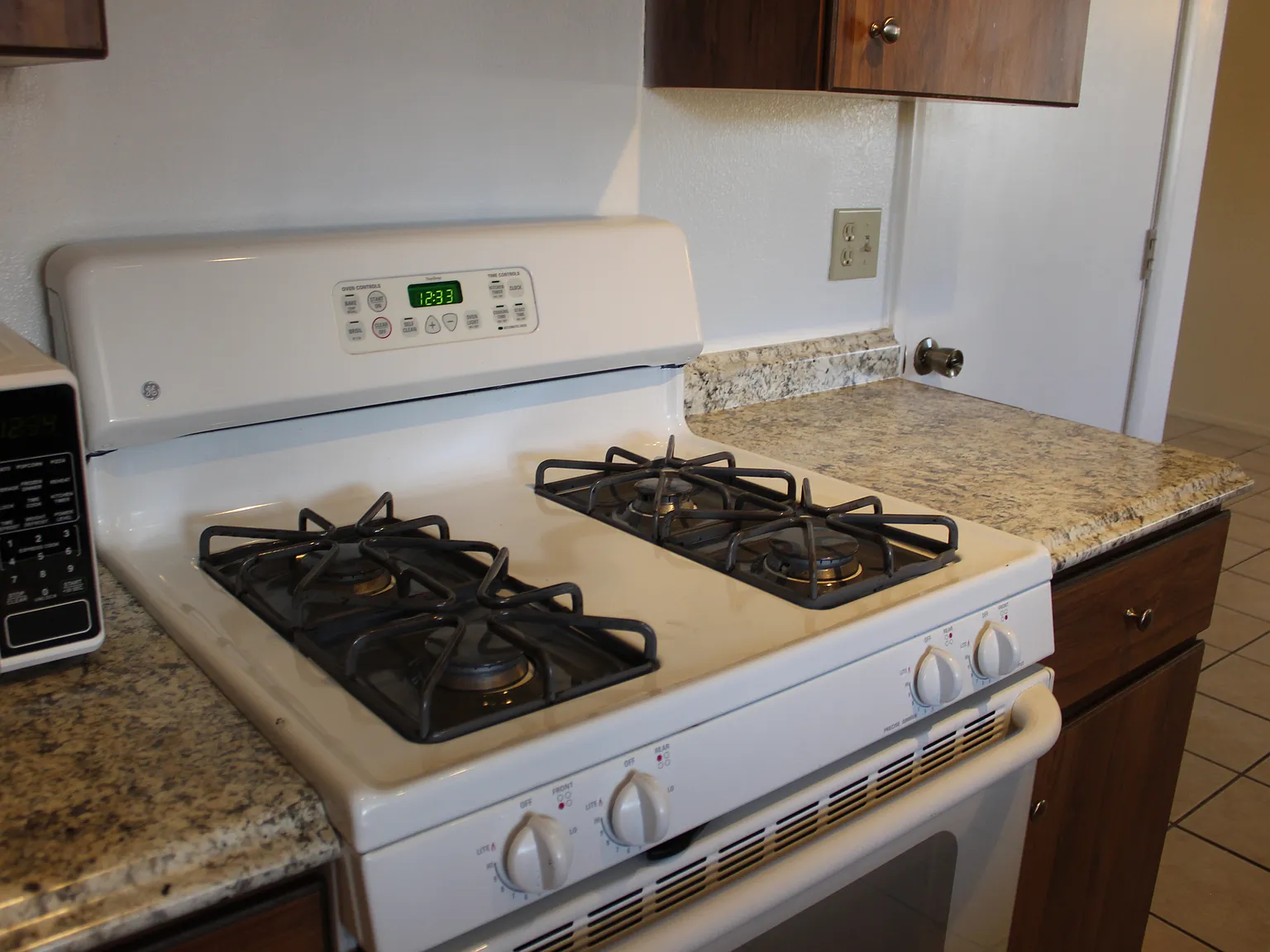 2 bed, 836 sqft, $1,200 — Photo 3
