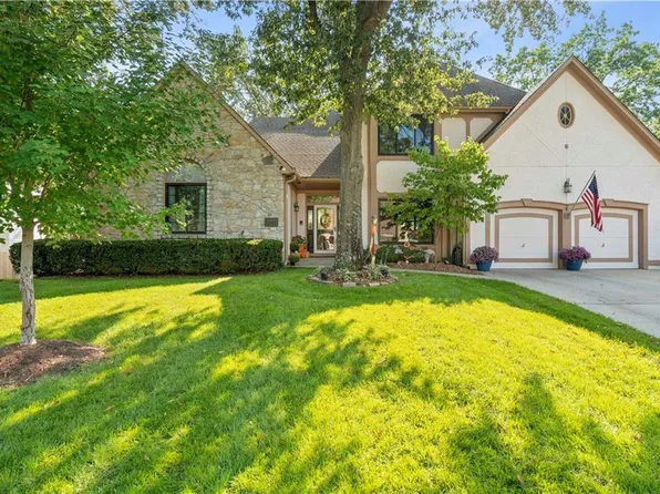 18009 E Fall Dr, Independence, MO 64055