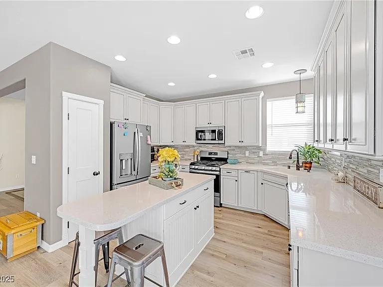9171 Denver Sky Ave — Photo 2