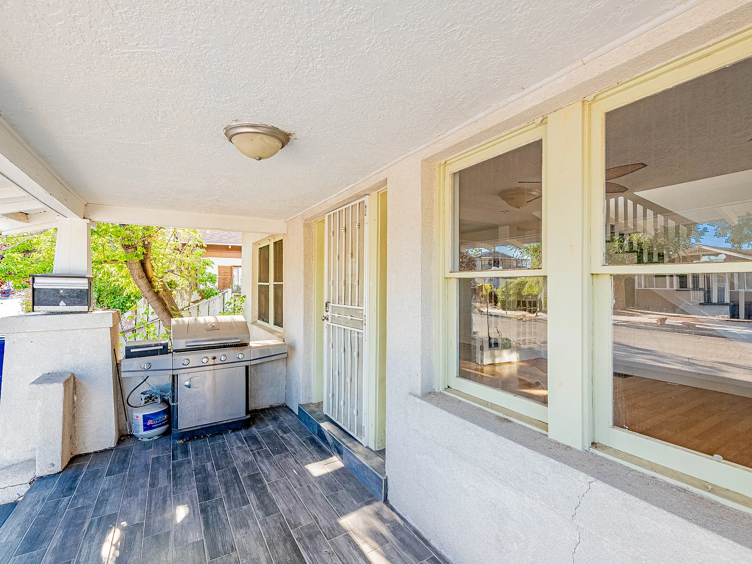 3 bed, 2.5 bath, 1600 sqft, $2,000 — Photo 4