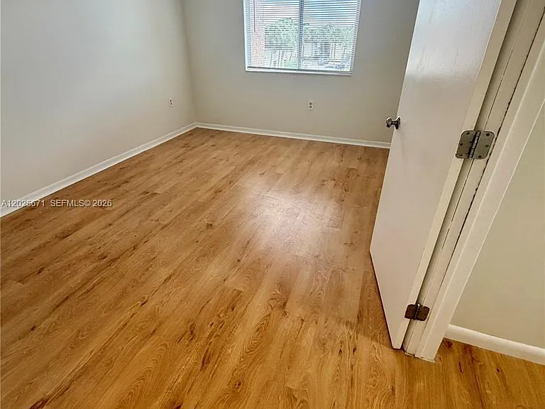 19216 Glenmoor Dr #19216 — Photo 41