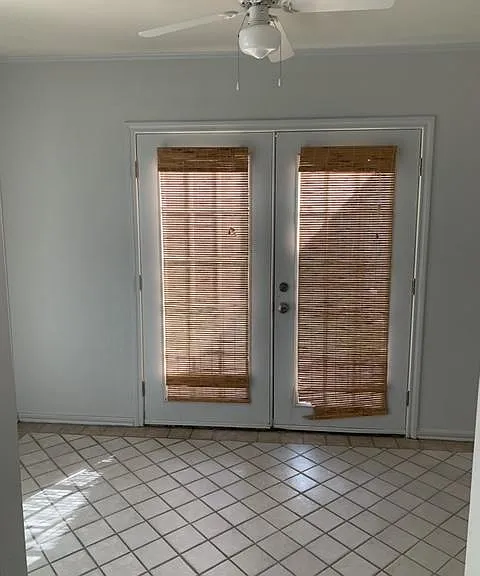 990 Camden Dr — Photo 6