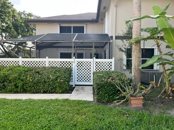11 AMHERST Court #D, Royal Palm Beach, FL 33411