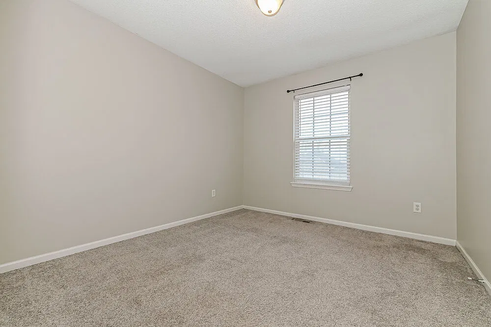 3 bed, 2.5 bath, 1600 sqft, $1,885 — Photo 4