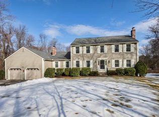 4 Hawthorne Ln, Chelmsford, MA 01824