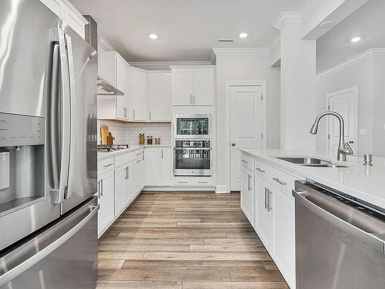 1809 Delaney Hills Ln — Photo 12