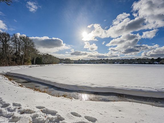 4th image of 103 Pine Tree Drive