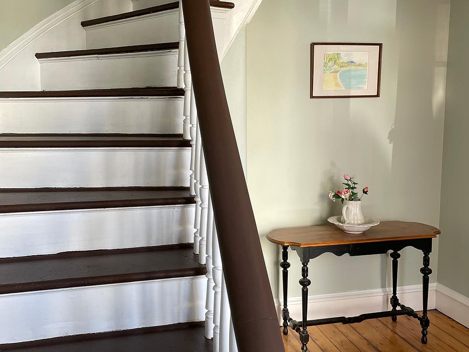 Front hall where you get your mail.