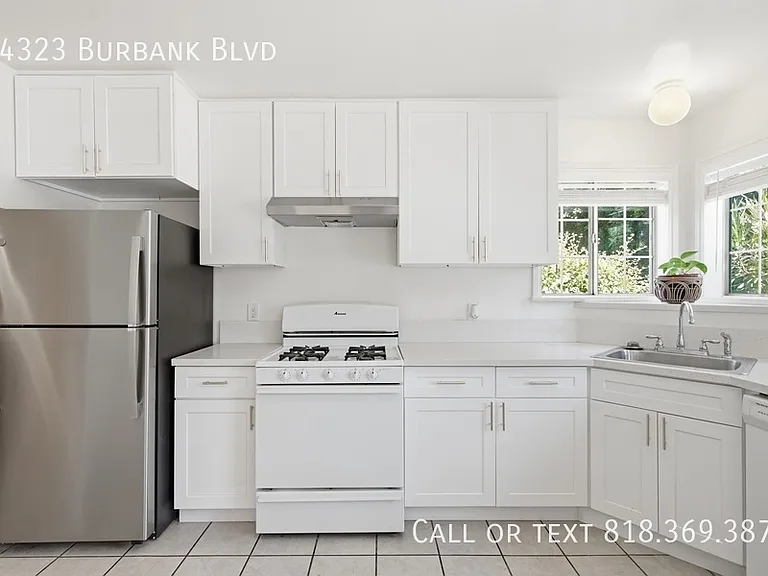 14323 Burbank Blvd — Photo 7