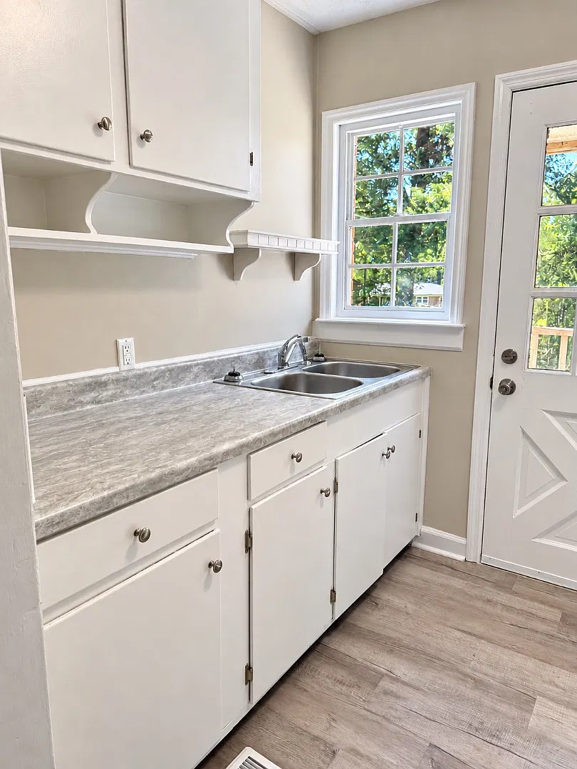 304 East Fairview Avenue — Photo 3