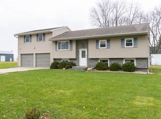 10828 Medalion Dr, Bloomington, IL 61705