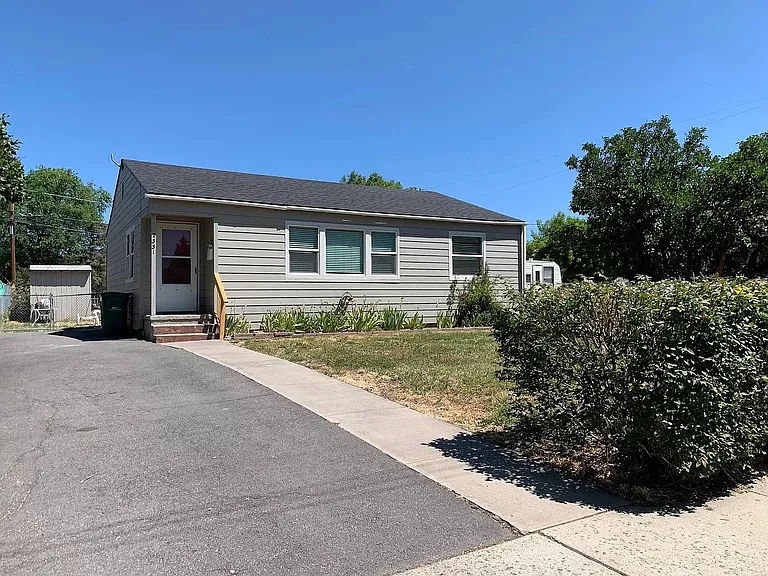 2351 Radcliffe Ave — Photo 1
